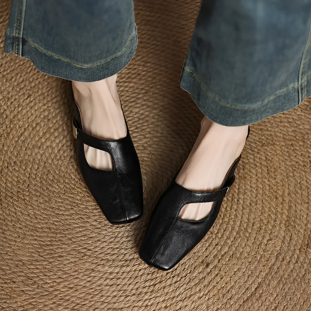 British-style square toe outdoor slippers in artificial PU leather with a rubber sole.