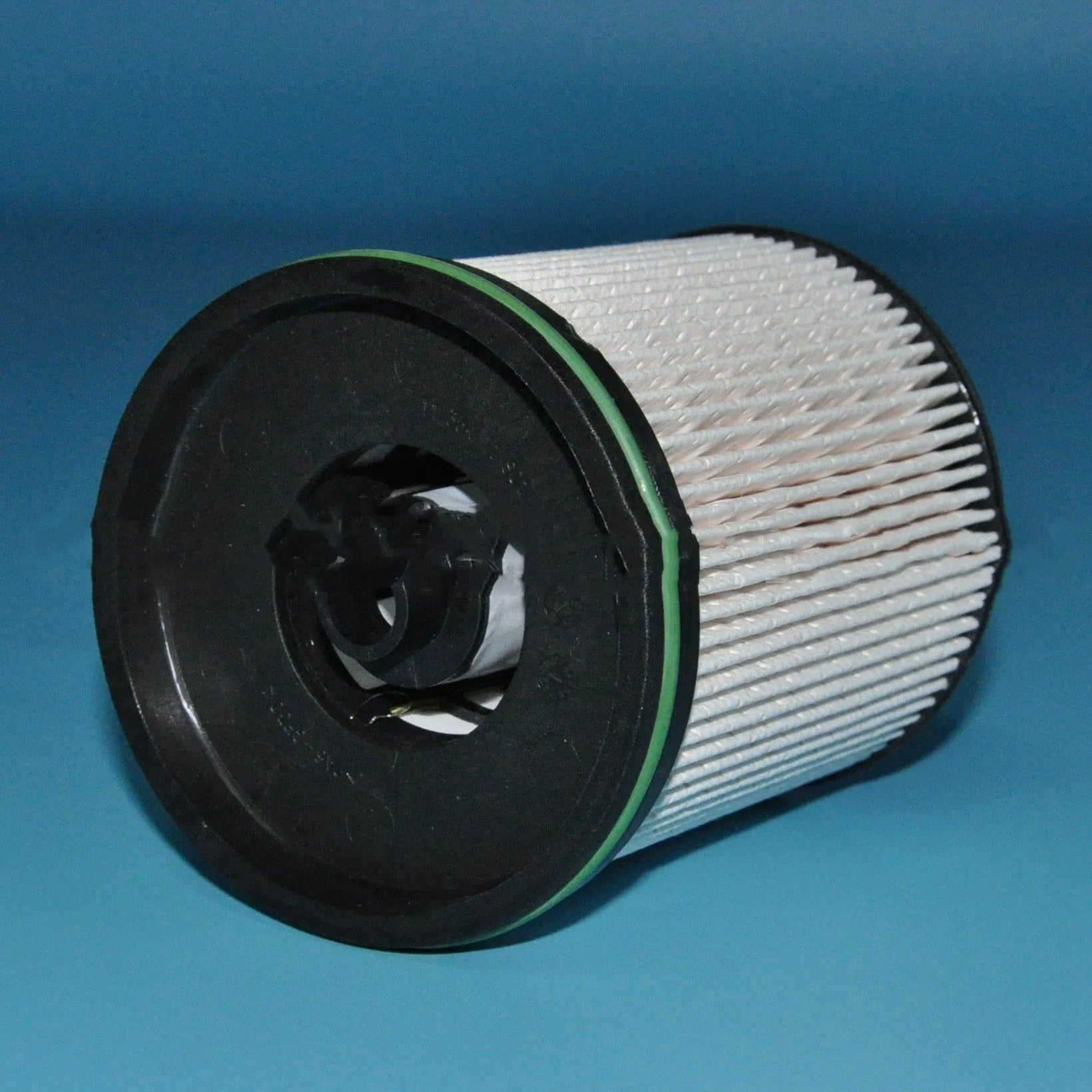 Vauxhall and Opel Astra diesel fuel filter element with gasket, 106mm tall with 88mm diameter.