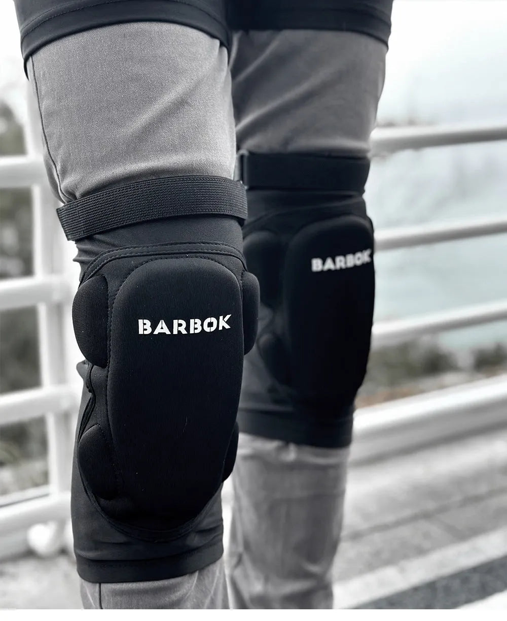Black skateboarding hip pad pants with NBR protection padding for roller skating and ski equipment safety