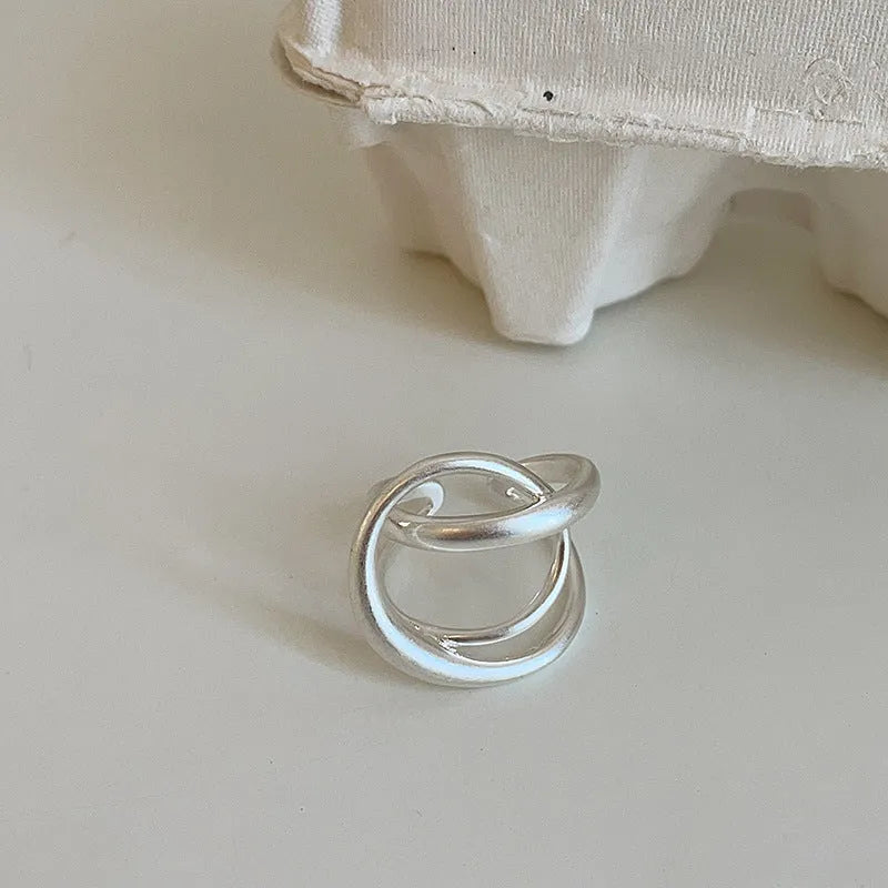 Three-dimensional interlaced matte metal open ring for women in gold or silver plated geometric style