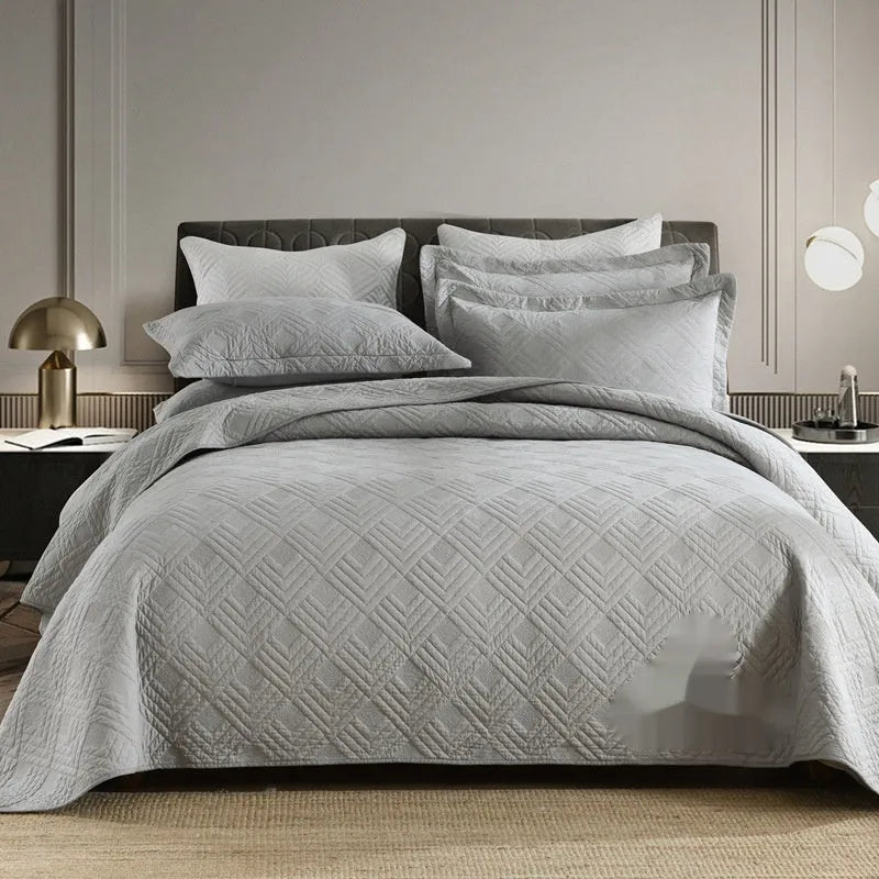 Pure cotton double-sided bedspread quilt set in a Damascus pattern, shown on a 2.0m bed.