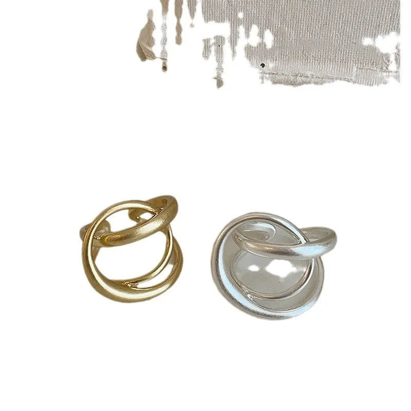Three-dimensional interlaced matte metal open ring for women in gold or silver plated geometric style
