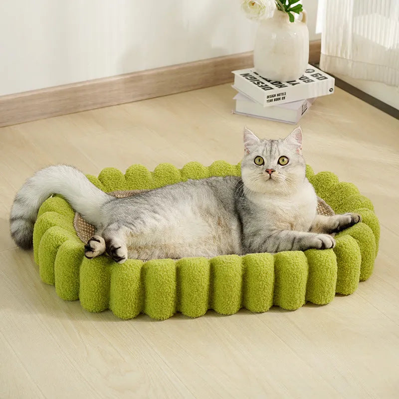 Green oval sisal cat scratching pad and bed measuring 650mm long