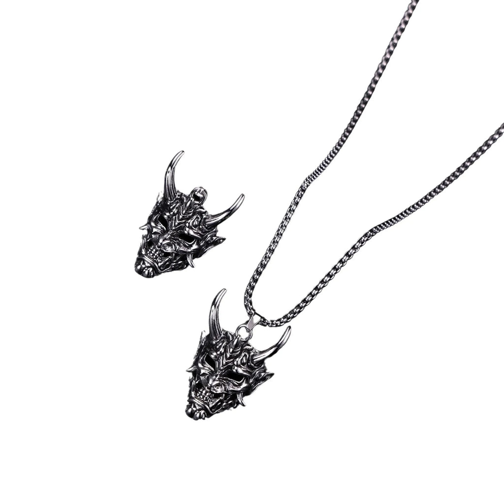 Men's silver vintage necklace with 40mm zinc alloy pendant showing electroplated finish details