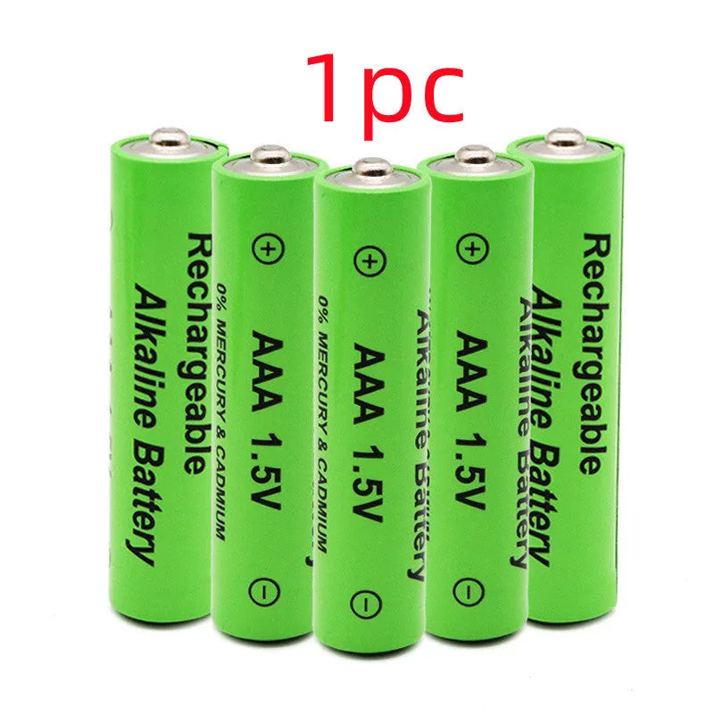 Green AA alkaline rechargeable battery with 3000mAh 1.5V label