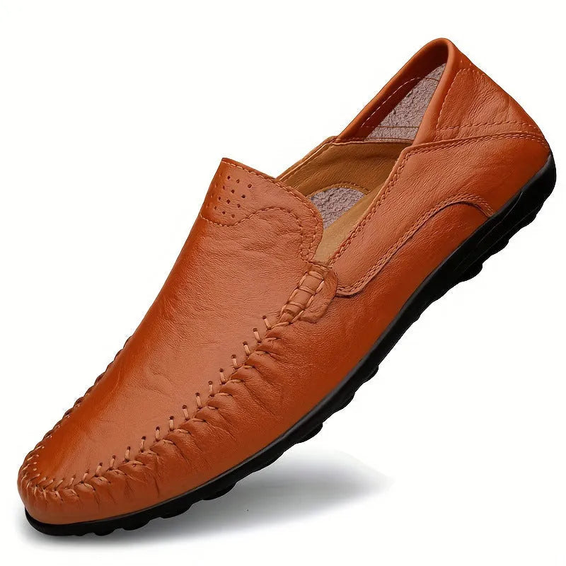 Men's cowhide leather casual shoes in business style with round toe and rubber sole