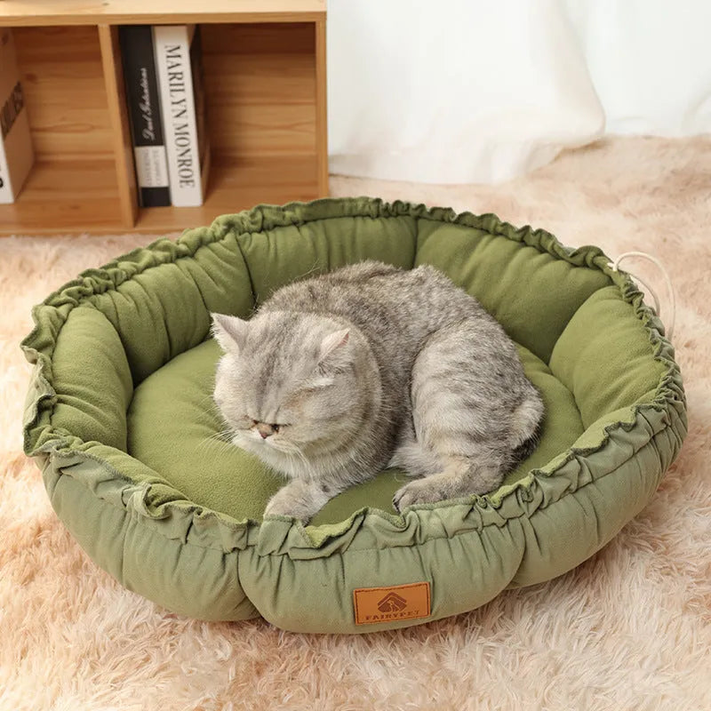 Reversible donut pet bed for indoor cats and dogs in gray and green colours