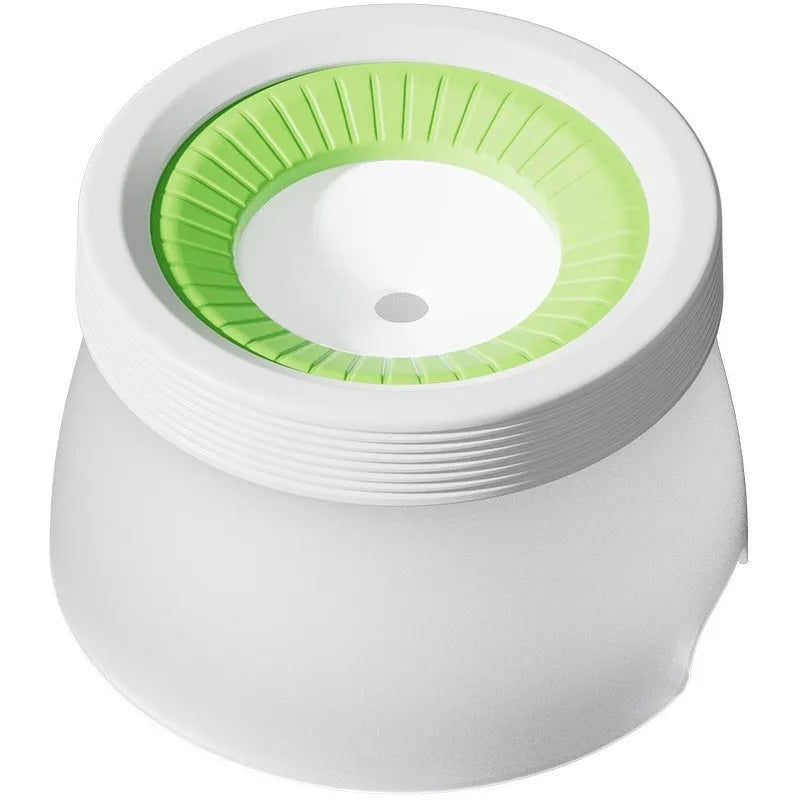 Green pet suspension drinking water bowl with non-wet mouth design on stable plate