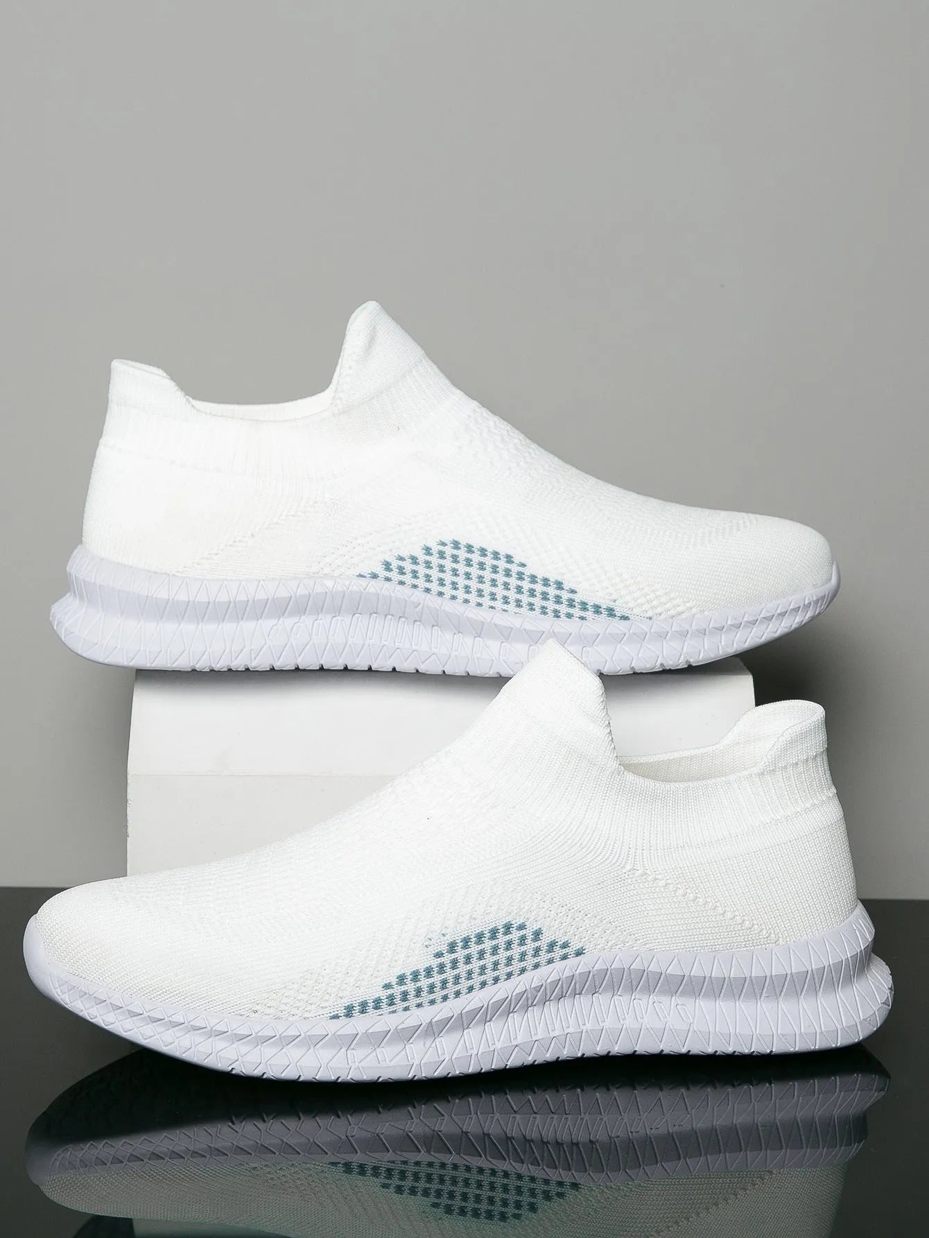 Popcorn Flyknit casual sneaker in fabric with solid colour options and low-top design