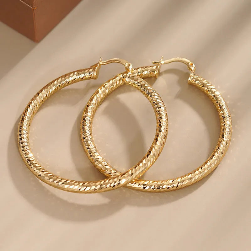 Women's geometric ring design ear clip earrings with drop-shaped elements and electroplated copper construction