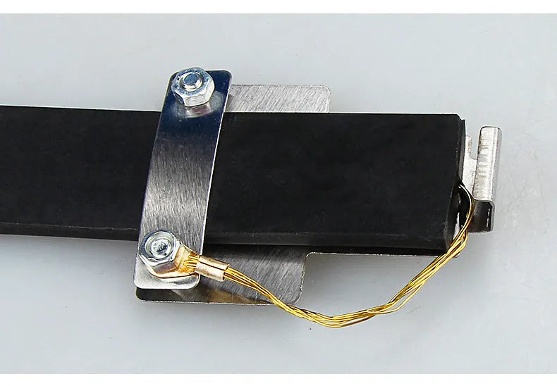 Black car electrostatic grounding chain, 370mm long, made of rubber with a copper wire conductor for vehicles.
