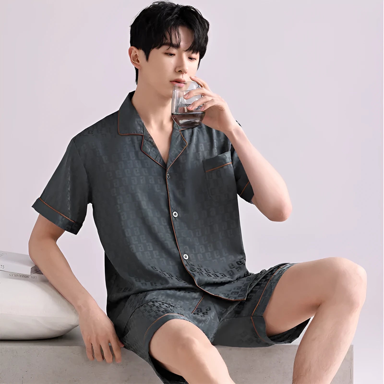 Men's ice silk pyjama set in artificial silk with shorts length and cardigan style in satin jacquard pattern