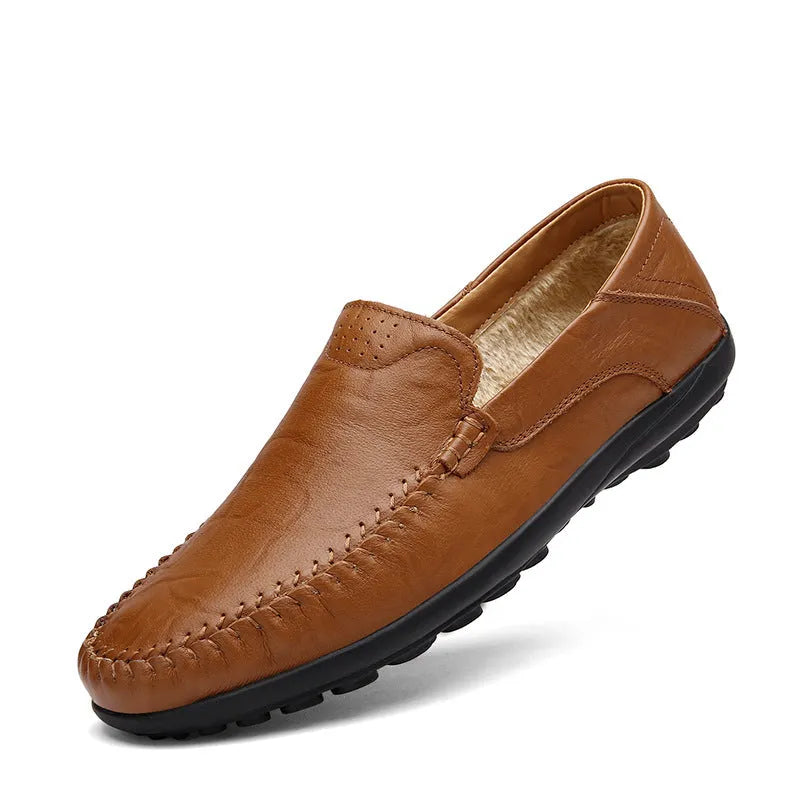Men's cowhide leather casual shoes in business style with round toe and rubber sole