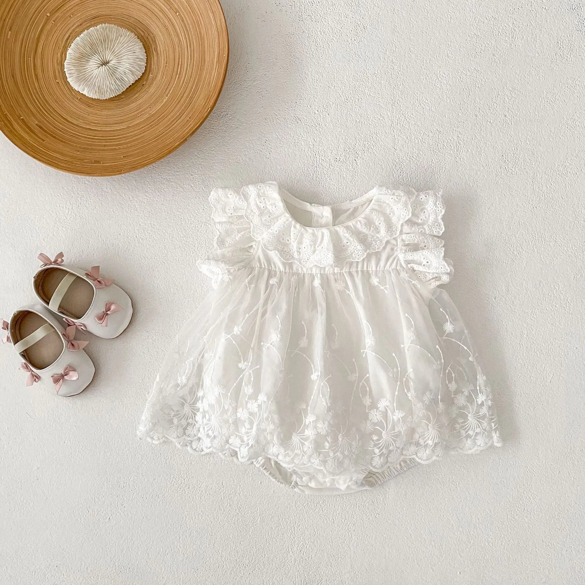 Cotton flounced sleeve triangle mesh lace jumpsuit for girls in beige