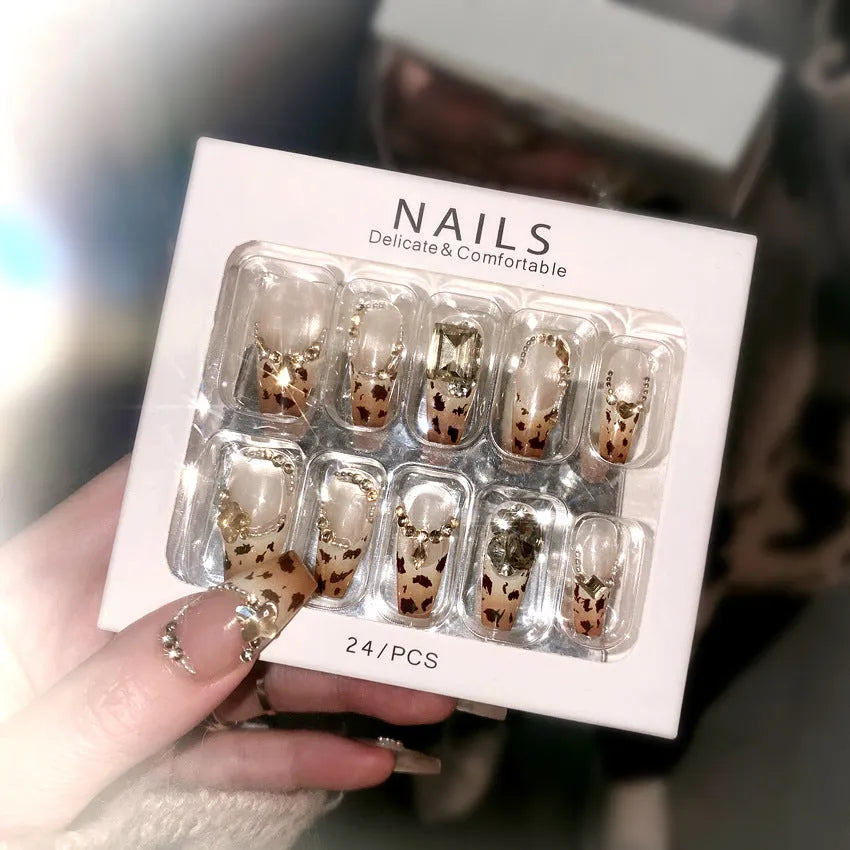 Leopard print studded nail armour set with flash finish for ladies