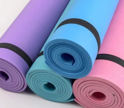 EVA yoga mat in red showing rolled and flat positions, demonstrating 4mm and 6mm thickness options.