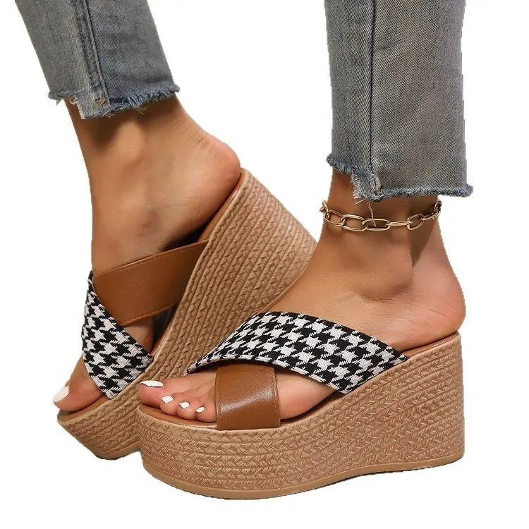 Cross leopard plaid wedge sandals in casual style with rubber soles, available in black or brown patterns.