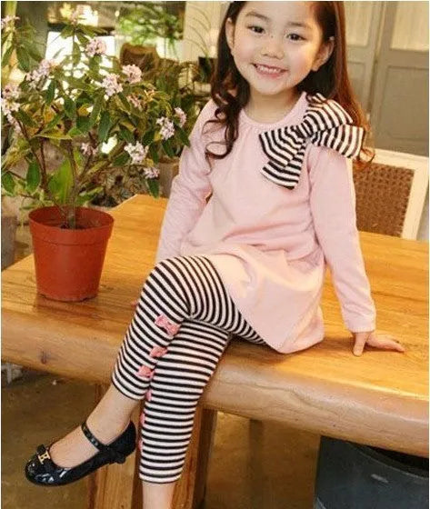 A pink two-piece cotton clothing set for a young girl, shown in sizes 110cm to 140cm.
