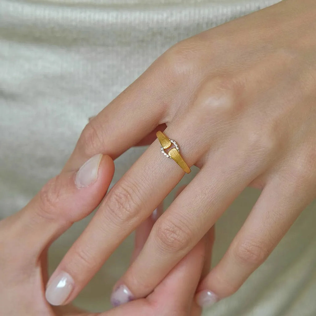 S925 sterling silver ring for women with diamond-cut geometric design in yellow gold finish