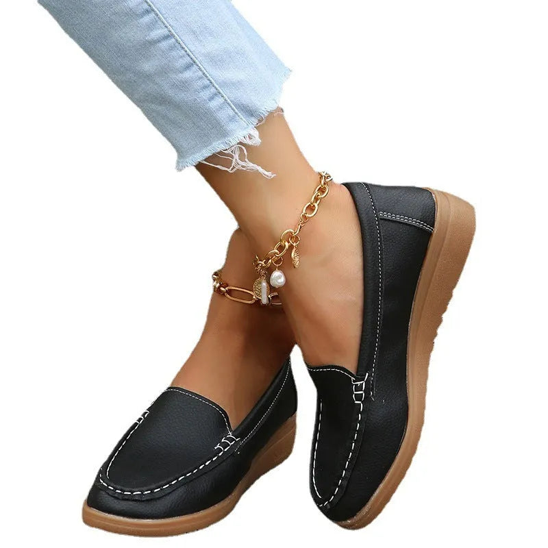 Women's flat loafers in PU leather with round toe and car suture detailing in five colour options