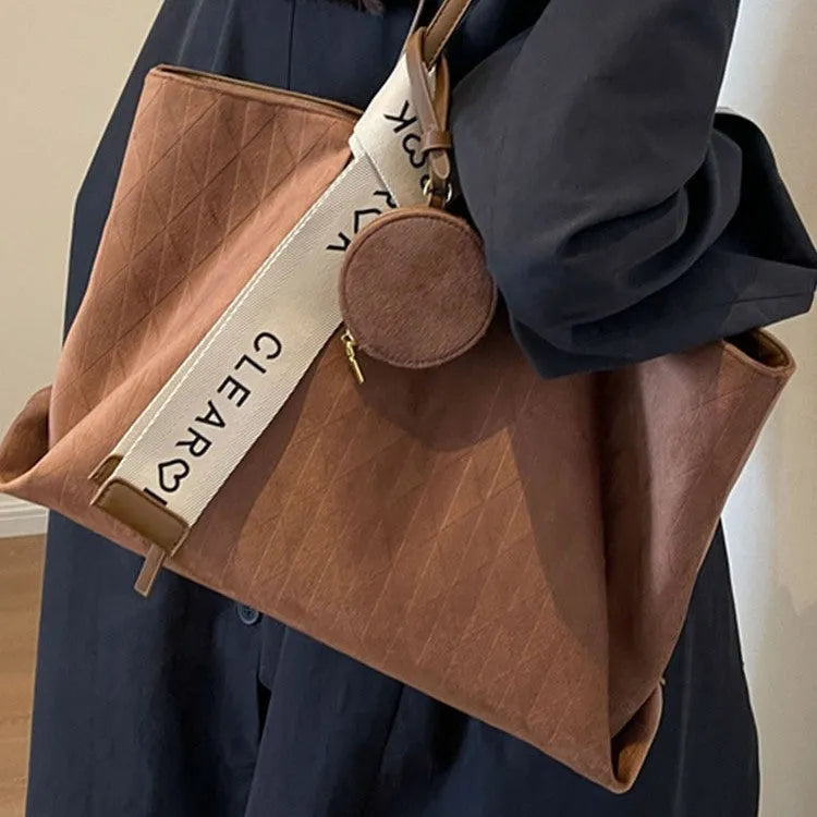Casual large capacity shoulder bag in horizontal square shape with multiple compartments