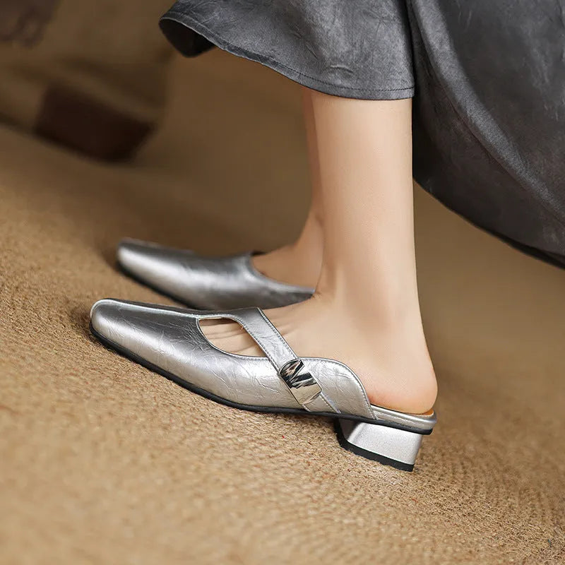British-style square toe outdoor slippers in artificial PU leather with a rubber sole.