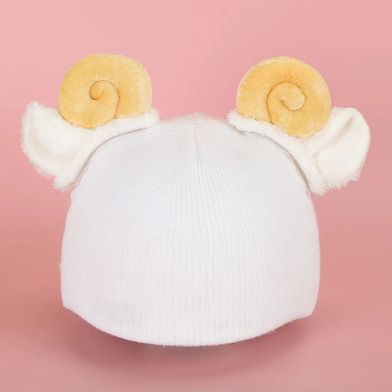 Cartoon-themed plush fabric helmet cover and ear decorations set for motorcycles and bicycles.