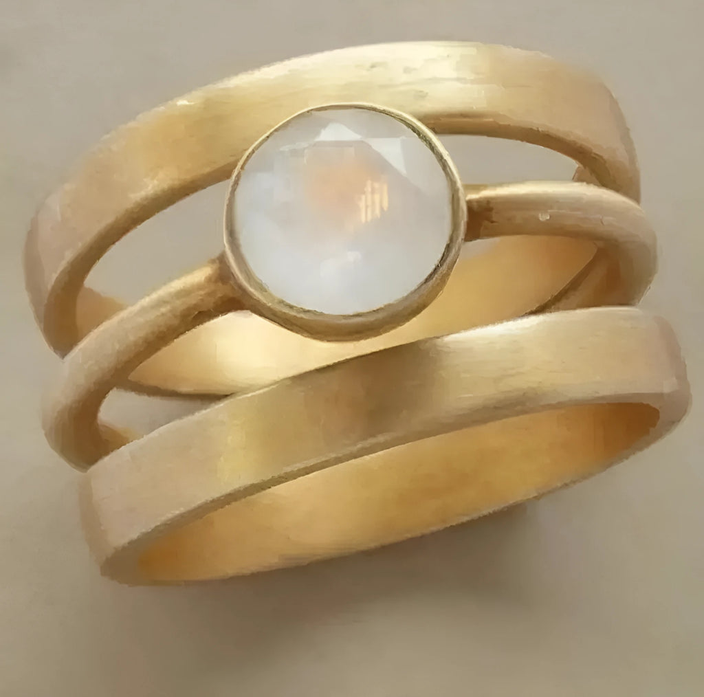 Gold-plated titanium steel ring with geometric design and white chalcedony stone micro-inlaid details