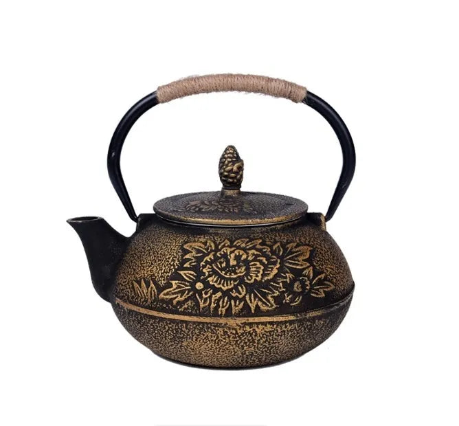 Japanese-style cast iron teapot with decorative patterns and 0.9L capacity for brewing tea