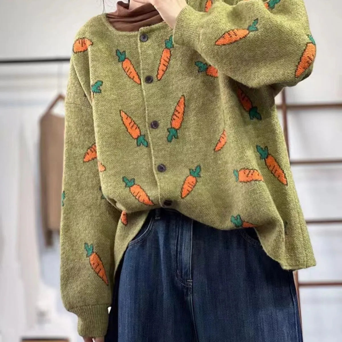 Loose viscose cardigan sweater with mori artistic printing in colour contrast pattern, round neck and regular sleeves