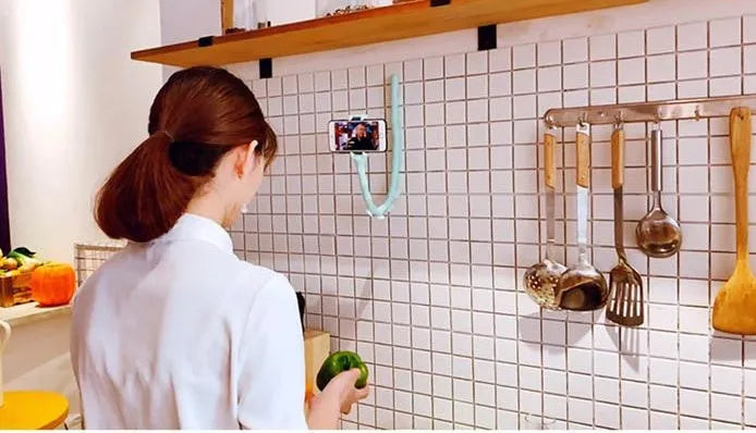 Flexible rubber phone bracket with suction cup base showing 62cm length and 360° rotation capability