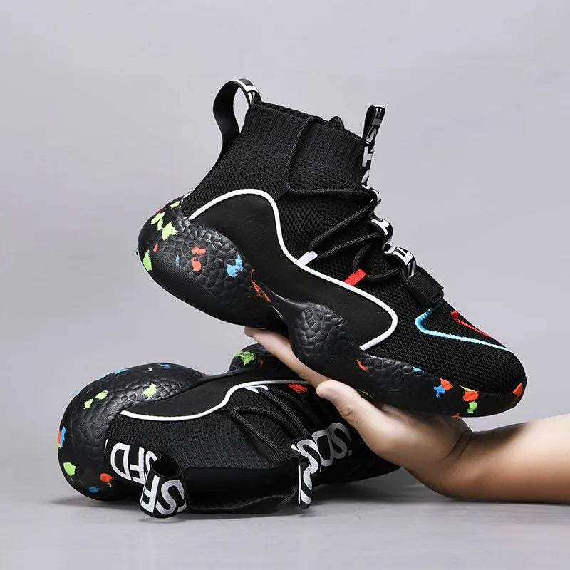 Men's camouflage pattern canvas sneakers with mesh upper and flat rubber sole.
