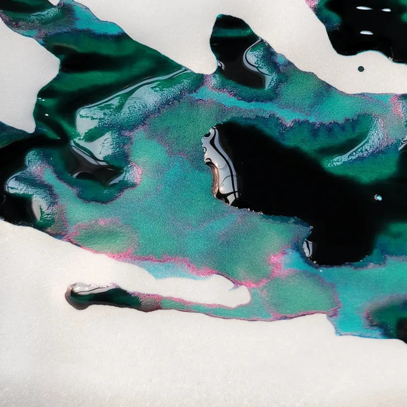 Bottle of MEMORY-0420 strong sheen gradient colour ink with gold powder for fountain and dip pens.