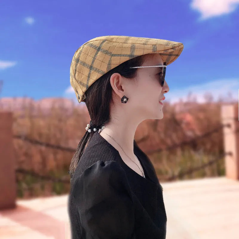 Cotton plaid peaked cap with short brim, tapered top, satin weave, casual sun hat in grey