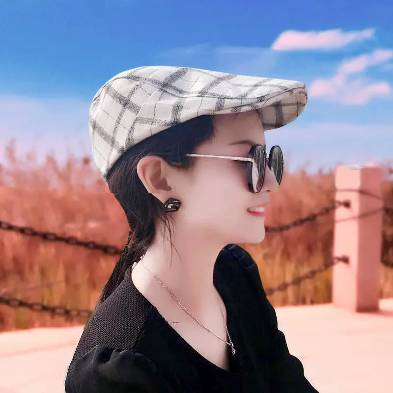 Cotton plaid peaked cap with short brim, tapered top, satin weave, casual sun hat in grey