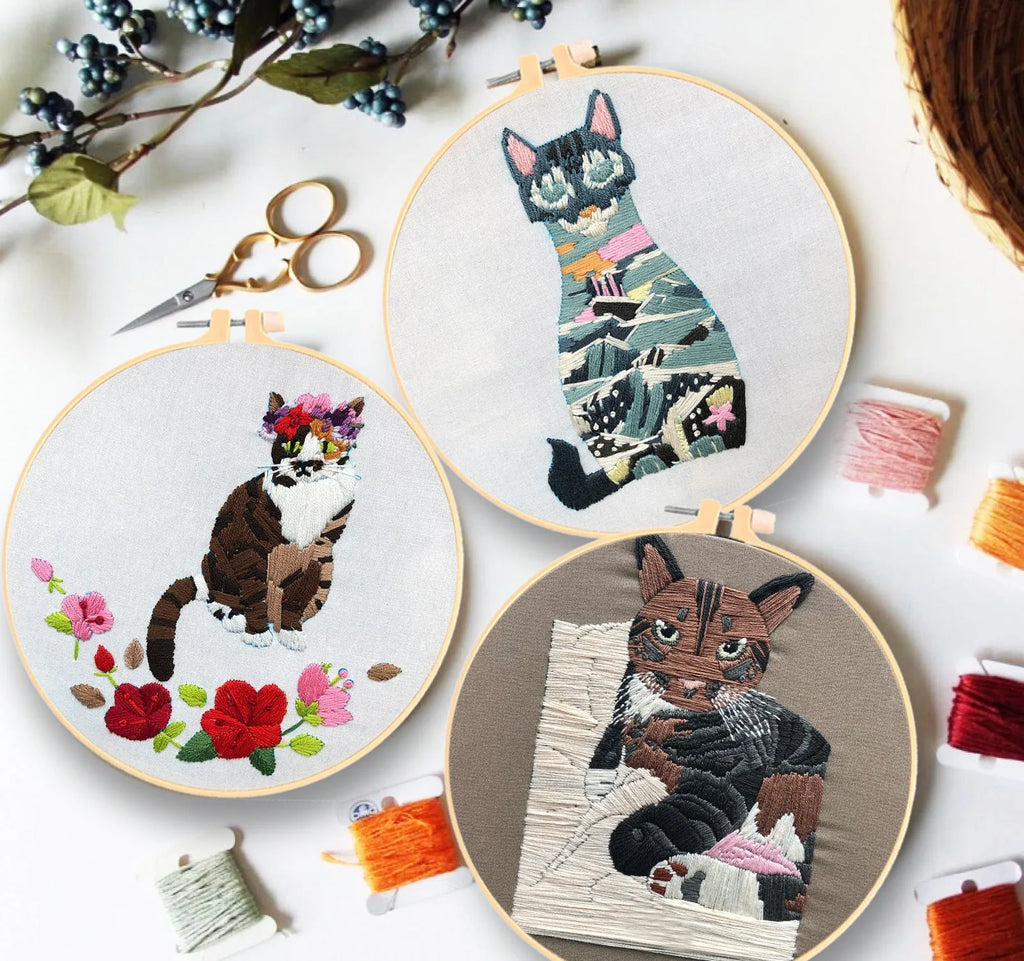 Beginner embroidery kit with 15cm hoop and cotton-linen fabric for three-dimensional cat cross stitch designs