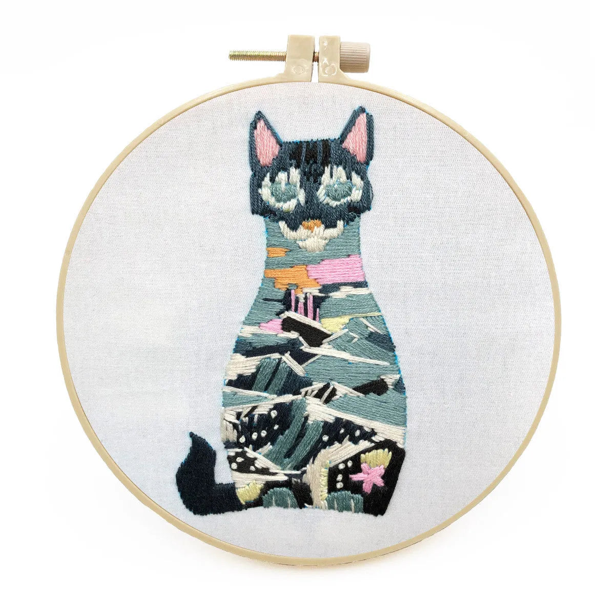Beginner embroidery kit with 15cm hoop and cotton-linen fabric for three-dimensional cat cross stitch designs