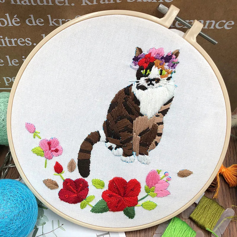 Beginner embroidery kit with 15cm hoop and cotton-linen fabric for three-dimensional cat cross stitch designs