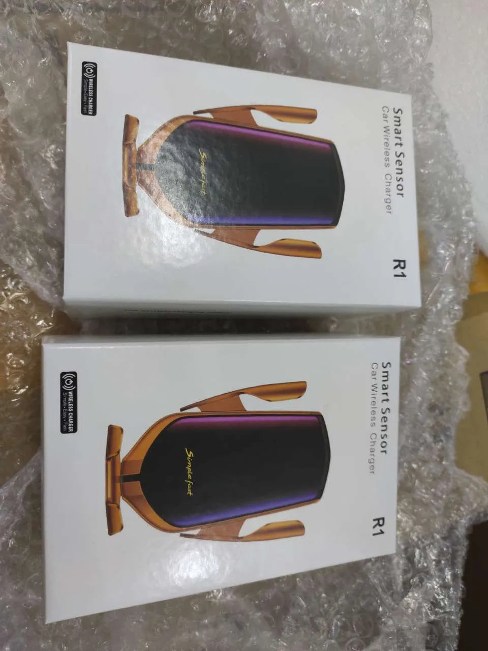 Magic Clip R1 automatic wireless charging car phone holder in gold colour on dashboard