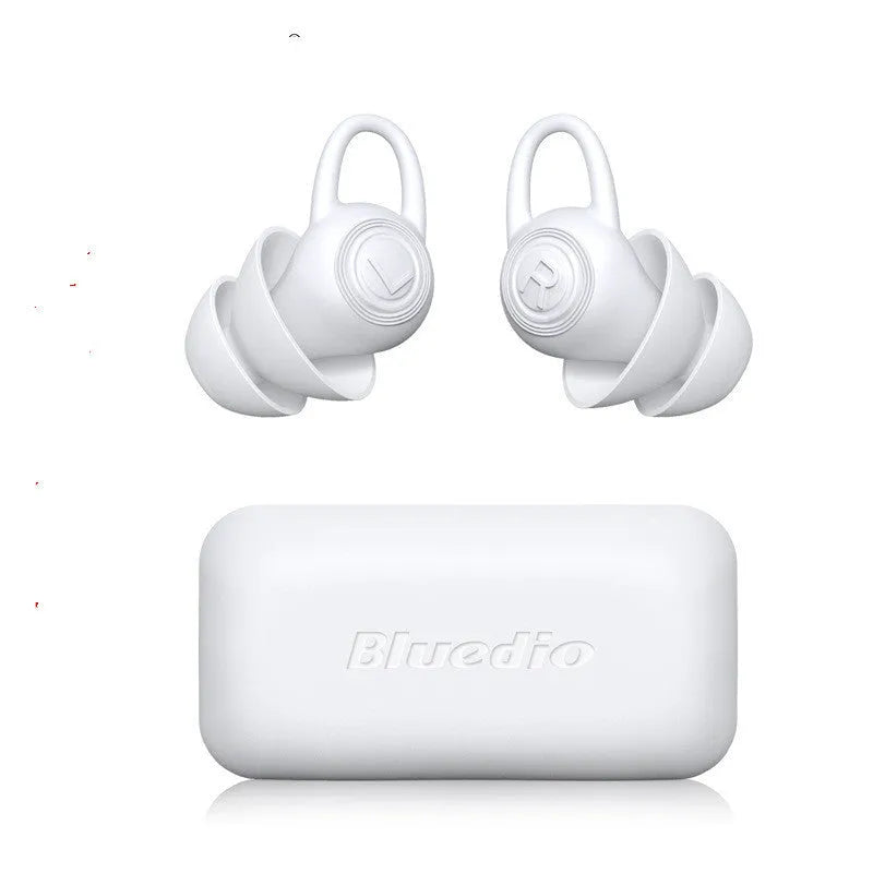 A single pair of white soft silicone ear plugs for noise reduction, shown with independent packing.