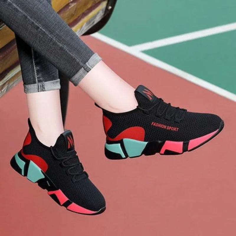 Women's breathable platform sports shoes in colour-blocked design with lace-up closure and wedge heel