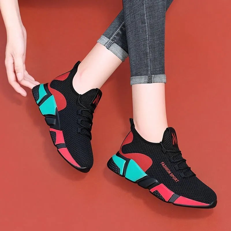 Women's breathable platform sports shoes in colour-blocked design with lace-up closure and wedge heel