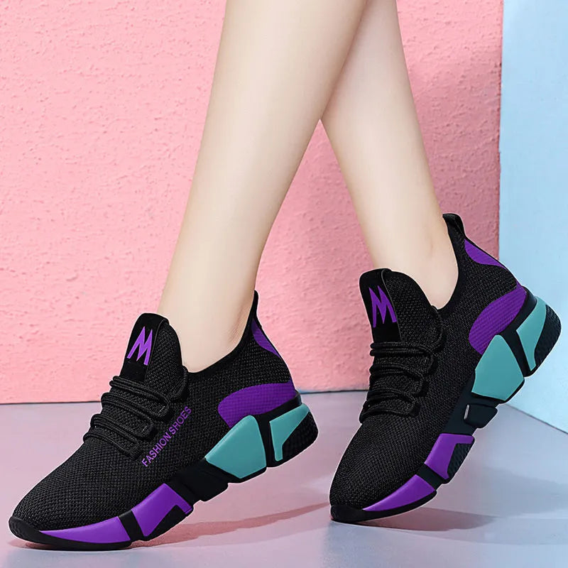 Women's breathable platform sports shoes in colour-blocked design with lace-up closure and wedge heel