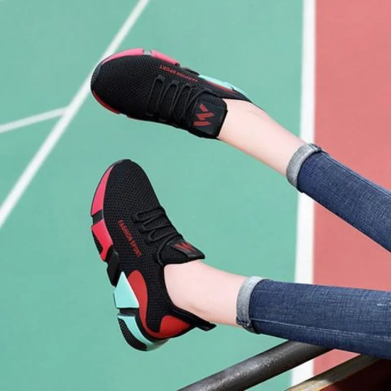 Women's breathable platform sports shoes in colour-blocked design with lace-up closure and wedge heel