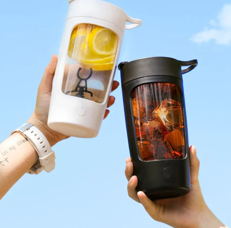 Portable rechargeable blender with 650ml capacity cup in black, blue, pink or white colours