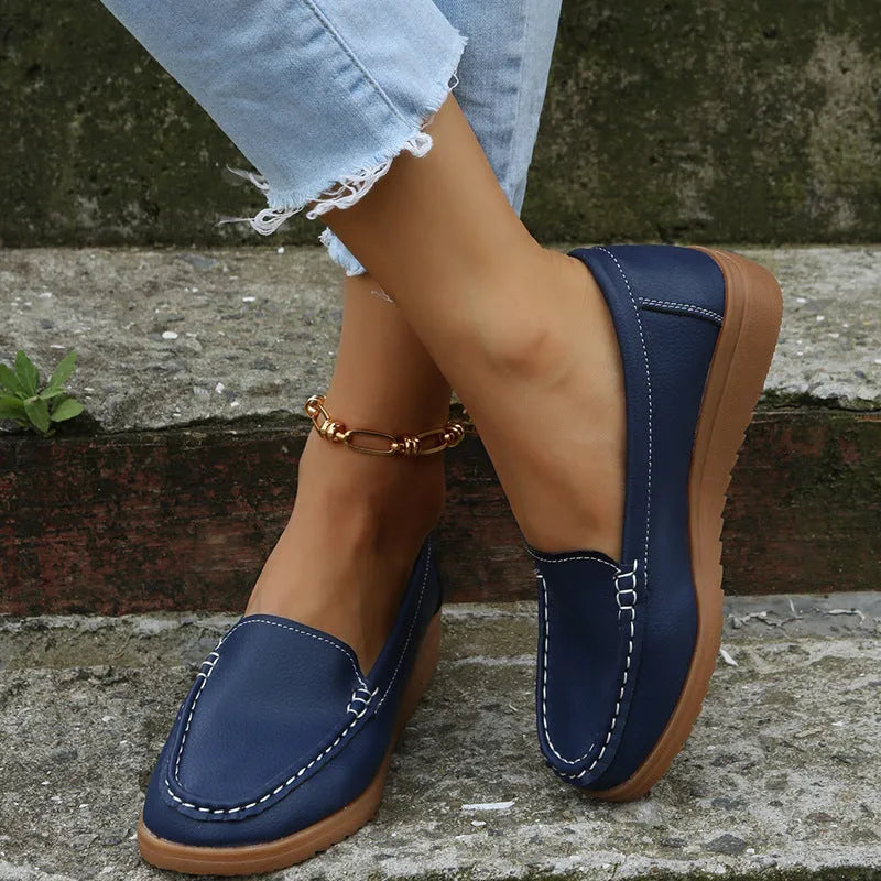 Women's flat loafers in PU leather with round toe and car suture detailing in five colour options