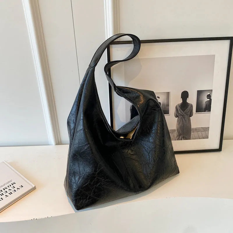 Casual soft PU leather large capacity shoulder bag in street trend style.