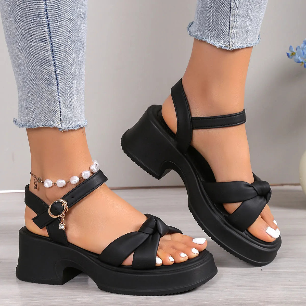 Women's black thick heel high heel slippers with round toe and button fastening