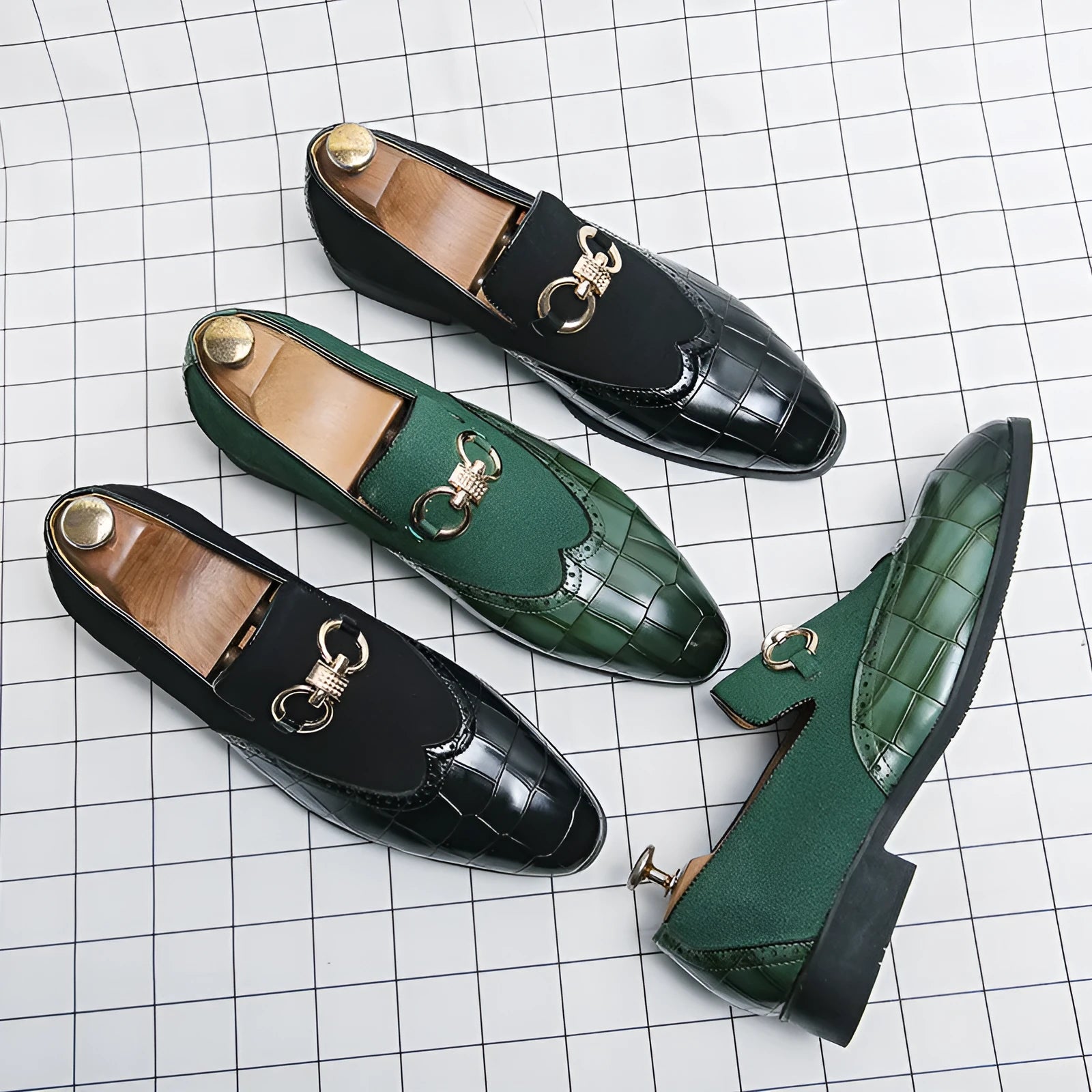 Men's black Korean style pointed toe leather shoes with low top and rubber sole.