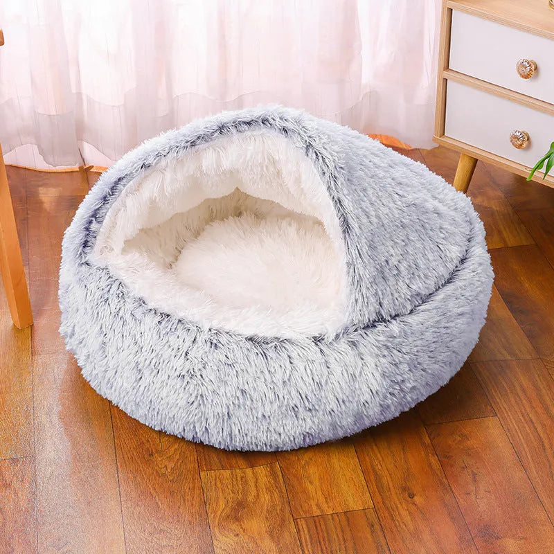 Waterproof cloth dog kennel with warm room section in semi-surrounded design